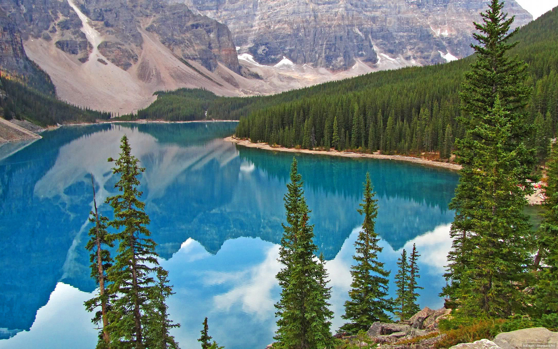 随机拜仁慕尼黑继续高歌猛进，德甲领跑稳定