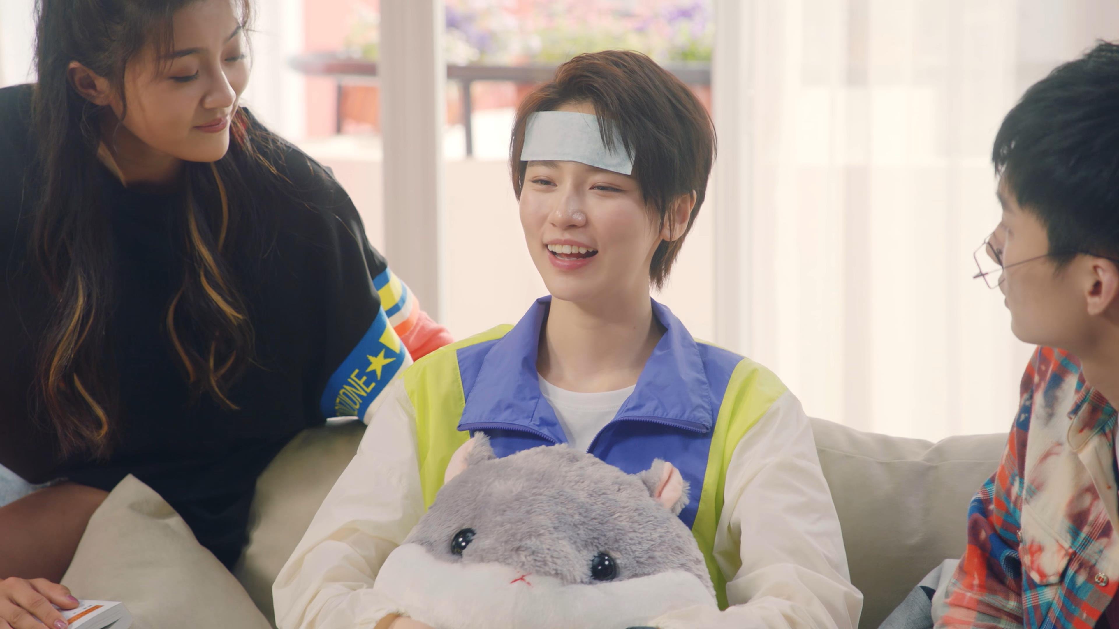 随机麦基翁女子200米仰泳决赛表现再创佳绩，澳洲游泳麦基翁