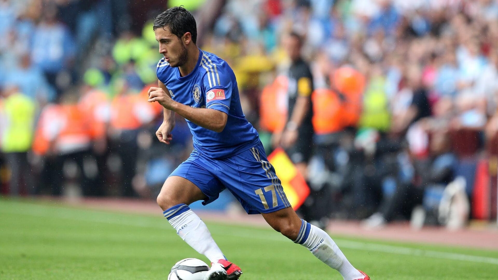 赛后复盘提出中路渗透仍存空档将作为下阶段重点训练方向，足球中路渗透进攻教案